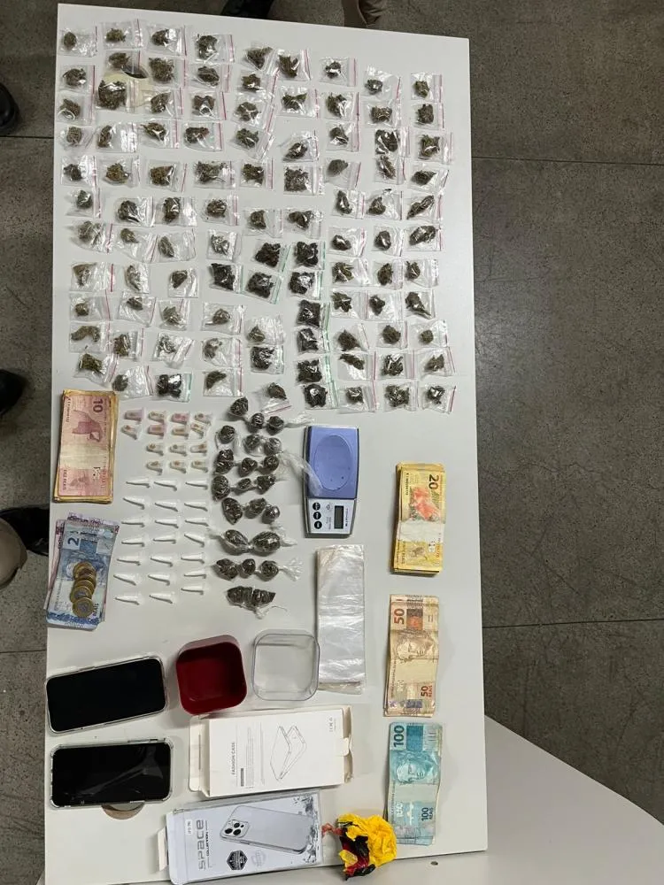 Homem é preso por tráfico de drogas no bairro Mangabeira, em Feira de Santana