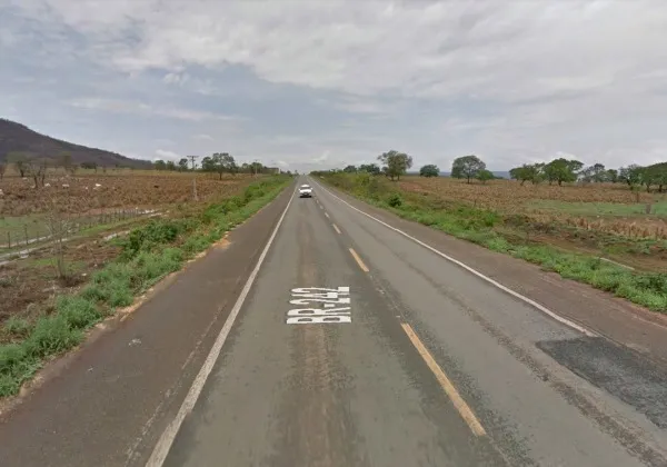 Três pessoas da mesma família morrem em grave acidente na BR-242