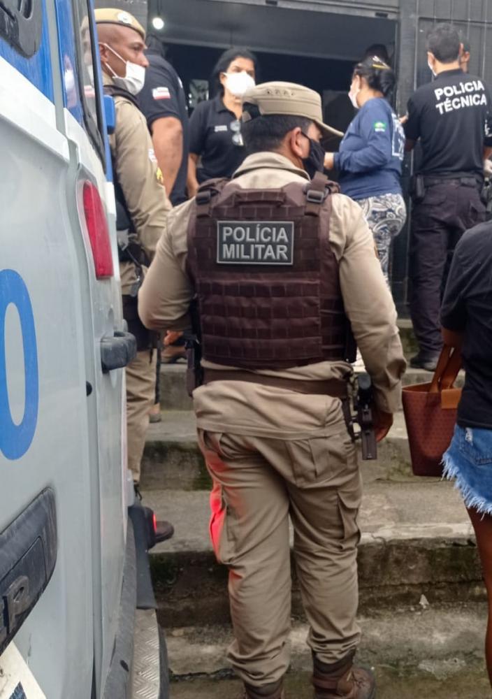 Ex soldado do exército morto enquanto cortava cabelo.