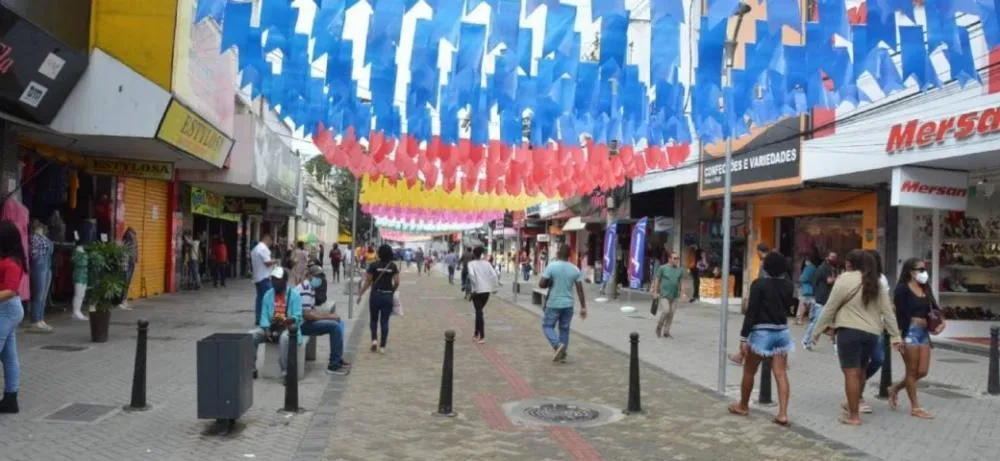 Lojas do centro já atendem em horário ampliado