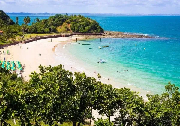 Localidade na Ilha dos Frades ganha prêmio de ‘Melhor praia de enclave’ do mundo em 2025