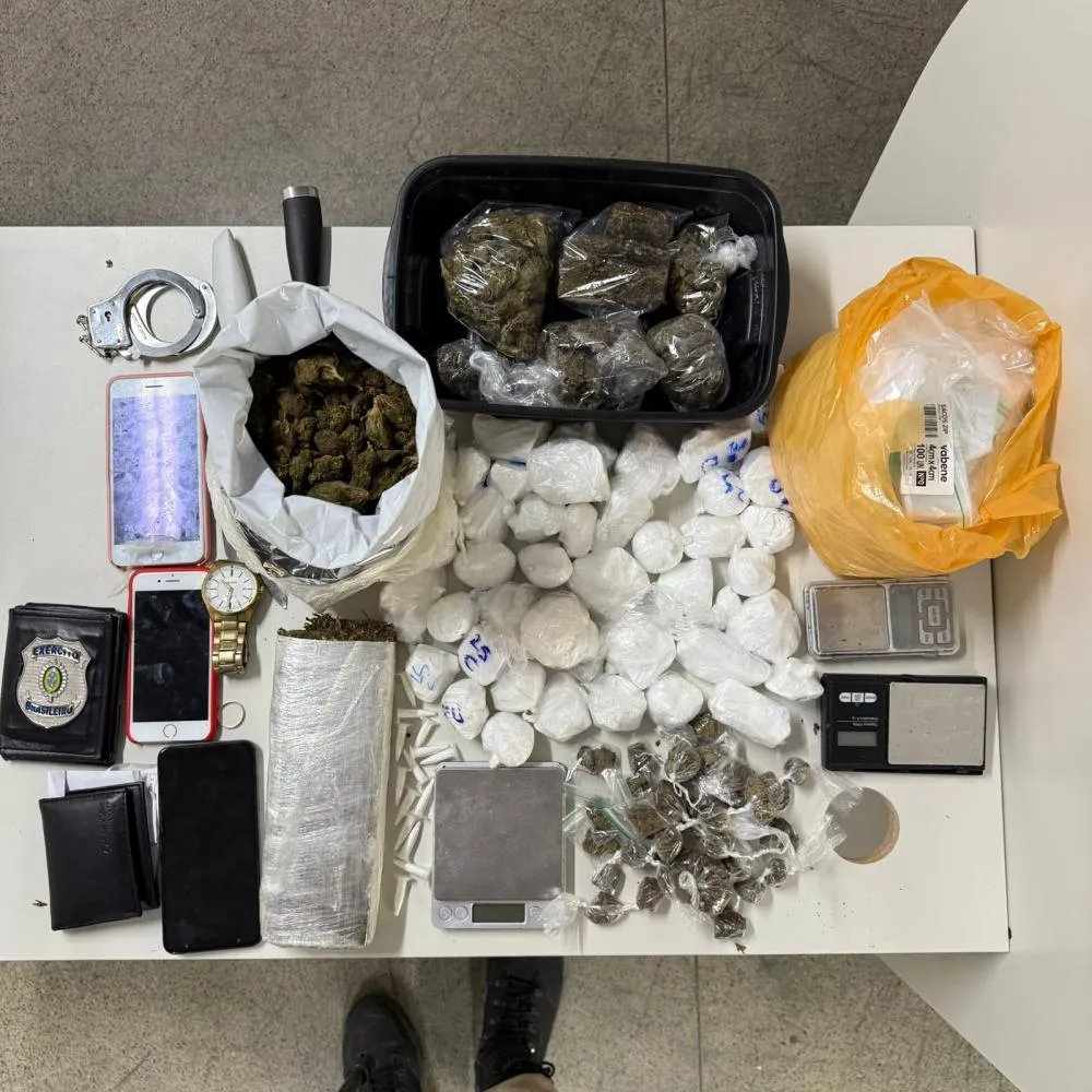 Homem é flagrado com drogas em casa no bairro SIM