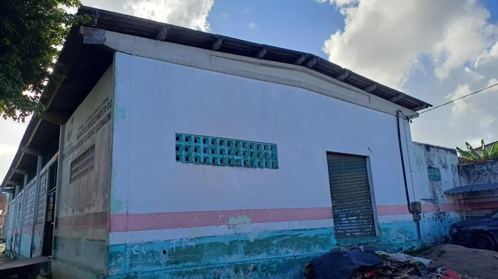 Fazedores de amendoim denunciam abandono de galpão comunitário há seis anos