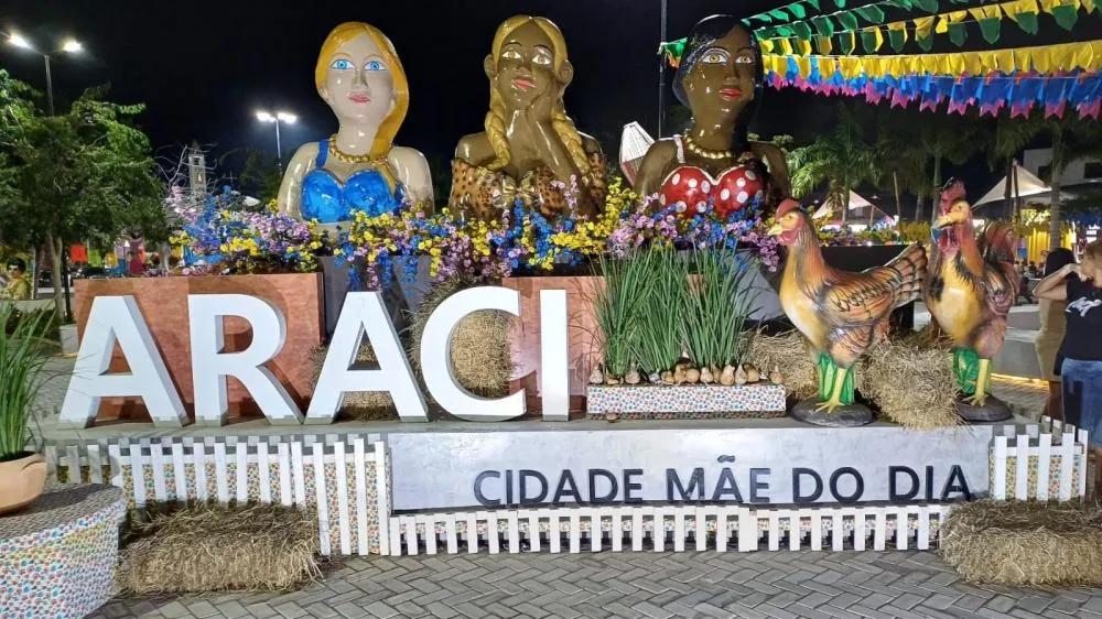 Prefeita Keinha celebra sucesso do São João de Araci e anuncia novidades para 2025