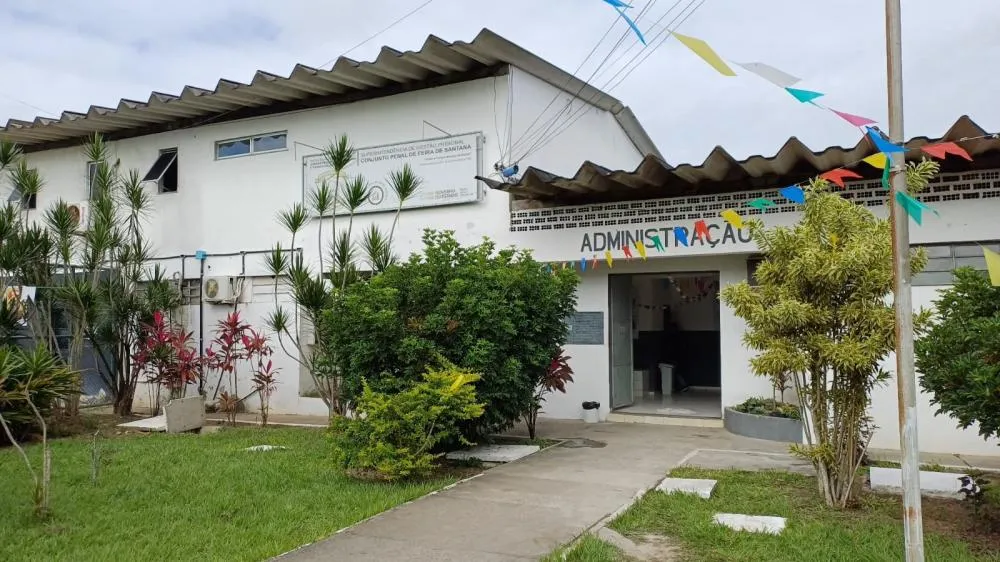 Três detentos fogem do Conjunto Penal de Feira de Santana durante a madrugada