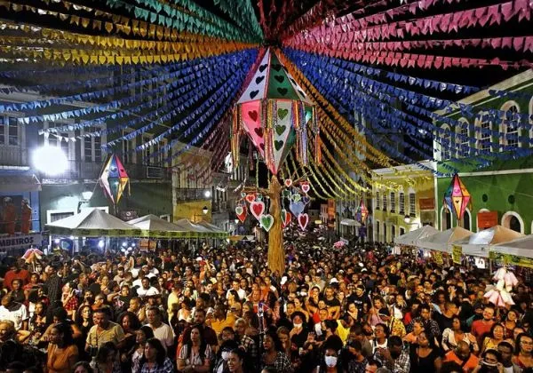 São João movimenta R$ 2,3 bi na economia baiana e atrai 1,8 mi de visitantes