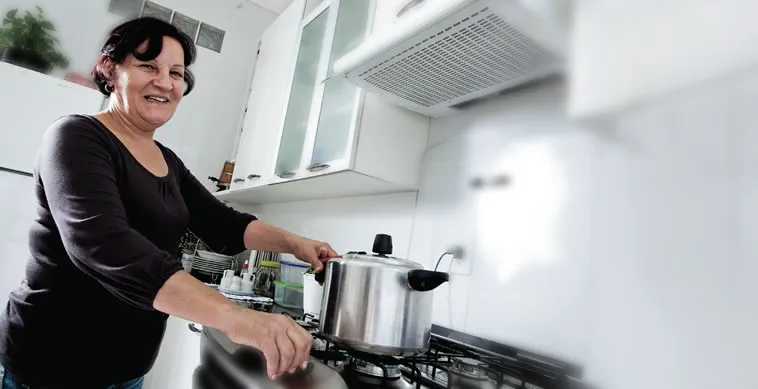 Dona de casa pode se aposentar mesmo sem carteira assinada: saiba como contribuir