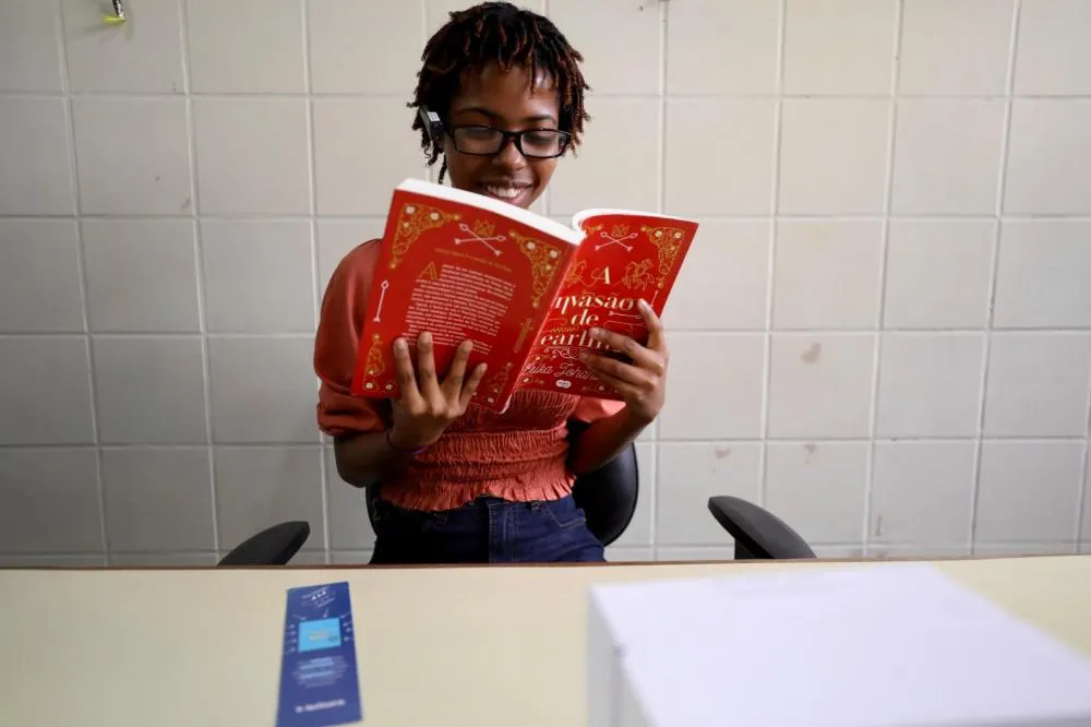 Estudantes com deficiência visual da rede estadual são beneficiados com 174 óculos inteligentes