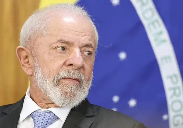 Após tarifa, governo Lula lança campanha com lema ‘Brasil soberano’