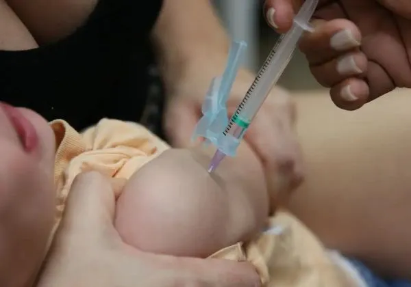 Brasil retorna à lista de países com mais crianças não vacinadas, aponta OMS