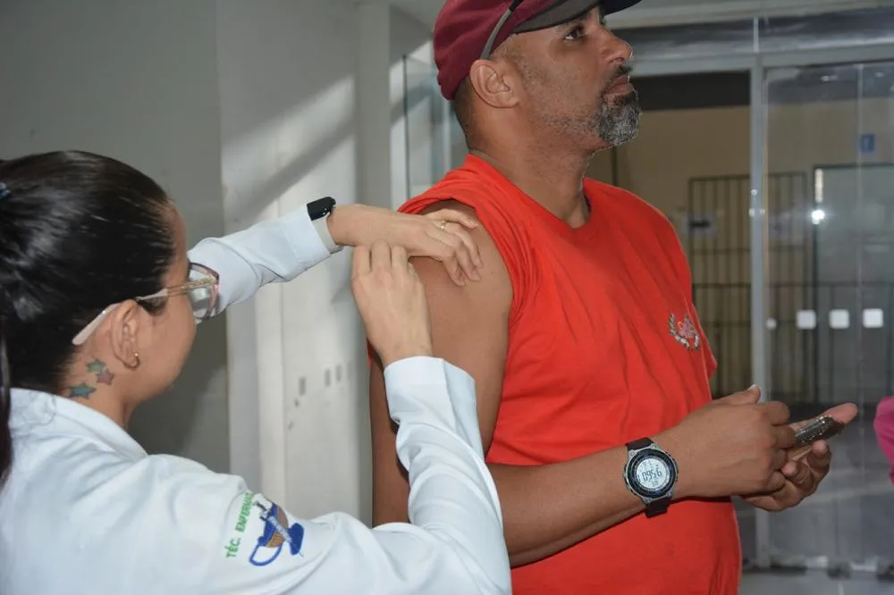 Feira de Santana promove ação de vacinação contra gripe e dengue neste sábado (19)