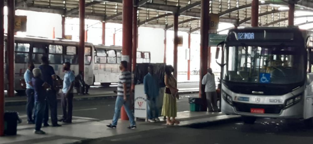 Na surdina: Empresa Rosa retira 15 ônibus do transporte coletivo de Feira de Santana