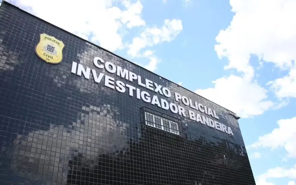 Homem é preso por induzir adolescente à automutilação e atos sexuais virtuais