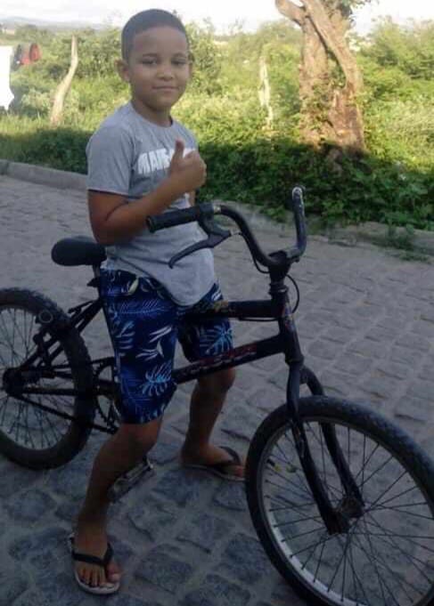 Criança de 8 anos morre atropelado por bandidos no Bairro Santa Mônica 2