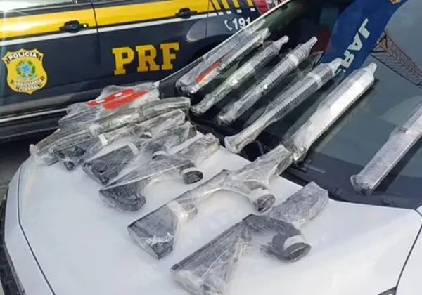 Sete fuzis que seriam entregues a facção na Bahia são apreendidos no Rio de Janeiro