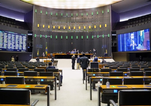 Proposta prevê percentual mínimo de mulheres eleitas no Legislativo