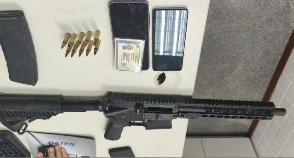 CPR-L: 66ª CIPM apreende fuzil calibre 5,56 e munições em Feira de Santana