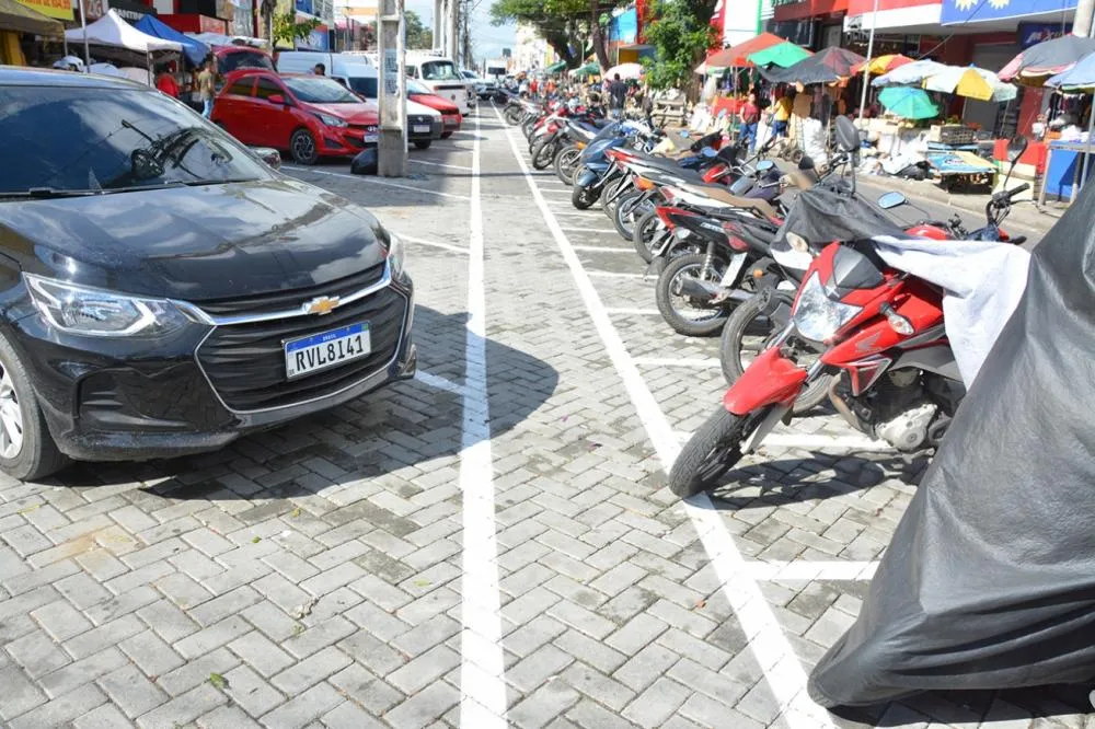 Prefeitura sinaliza a rua Marechal Deodoro