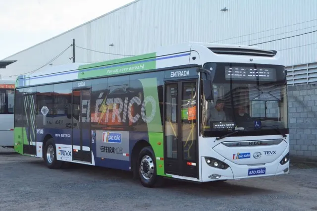 Ônibus elétrico entra em operação em Feira de Santana em caráter experimental