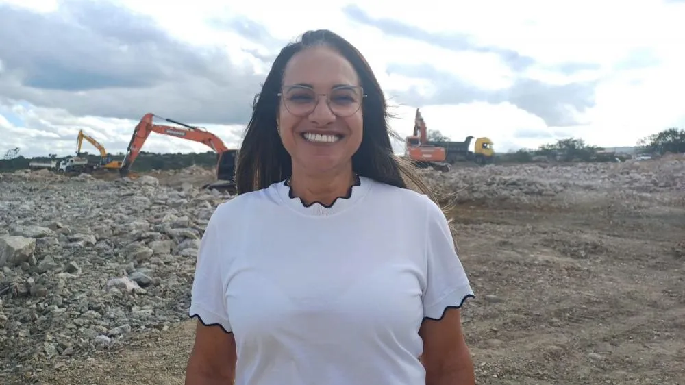 Prefeita de Araci celebra construção de hospital regional em Serrinha e destaca desafios da saúde municipal