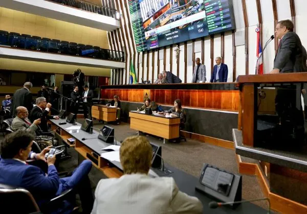 ALBA aprova empréstimo bilionário e reajuste dos servidores