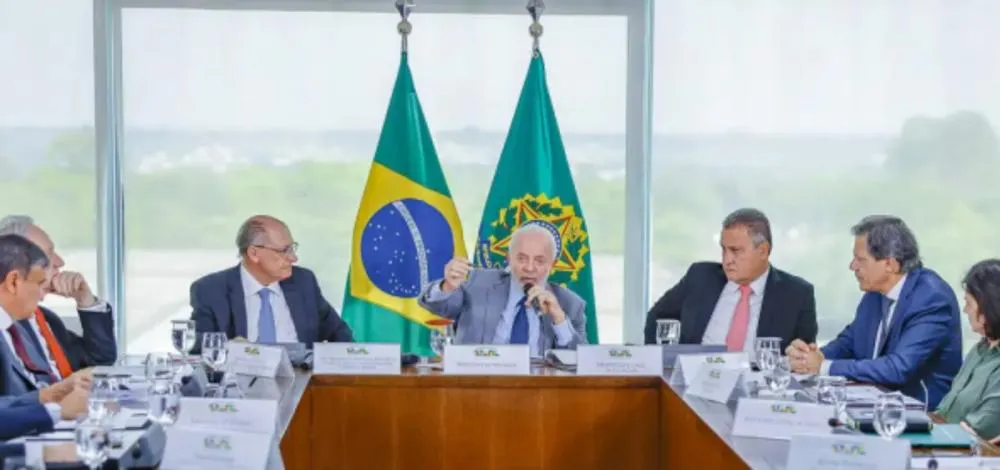 Lula se reúne com ministros em Brasília nesta sexta