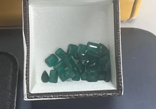 Homem é preso com 25 pedras de esmeralda na Bahia 