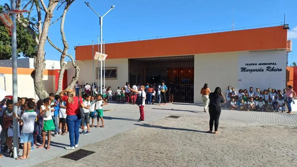 Teatro Margarida Ribeiro é reaberto em Feira de Santana e recebe programação especial para crianças