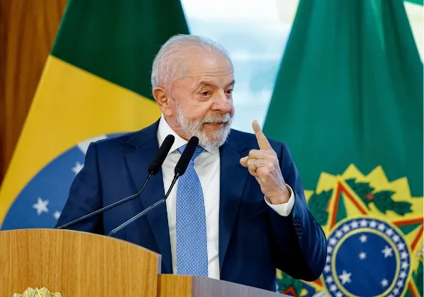 Lula chama Bolsonaro de ‘praga’ e critica gestão do ex-presidente