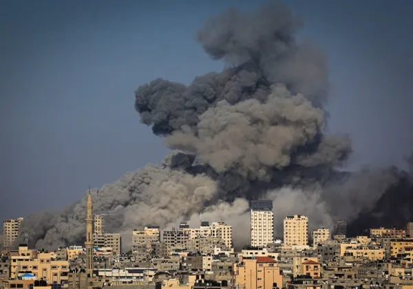 Gaza volta a ser bombardeada por Israel no aniversário de dois anos da guerra