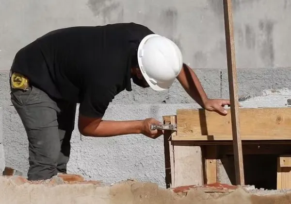 Governo lança linha de crédito de até R$ 30 mil para famílias reformarem suas casas