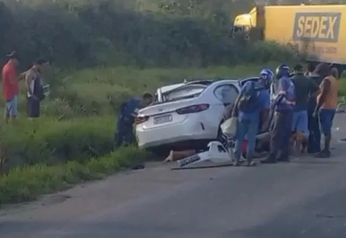 Homem morre e três ficam feridos em grave acidente na BR-101, em Alagoinhas