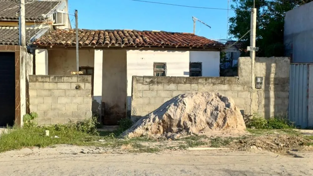 Idosa de 80 anos vive em situação de abandono há quatro meses após ter benefício cortado