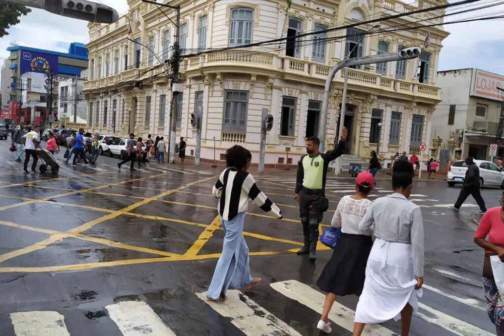 Alerta laranja do INMET prevê chuva intensa e ventos fortes para Feira de Santana e região