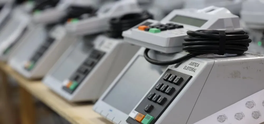 TSE realiza teste público das urnas eletrônicas para eleições de 2026