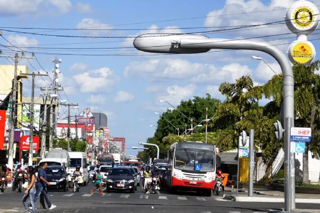 Feira de Santana anuncia novos pontos de parada e revisão de retornos e semáforos para melhorar a mobilidade urbana