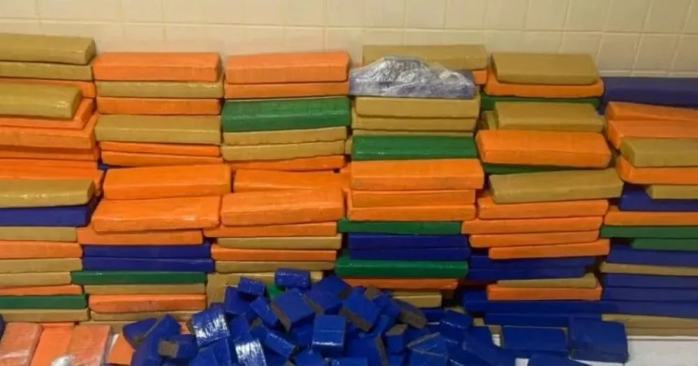 PM apreende 300 tabletes de maconha em Simões Filho