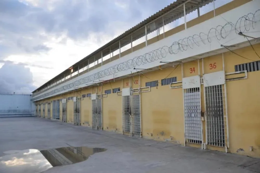 11 detentos não retornam ao Conjunto Penal de Feira após saída temporária