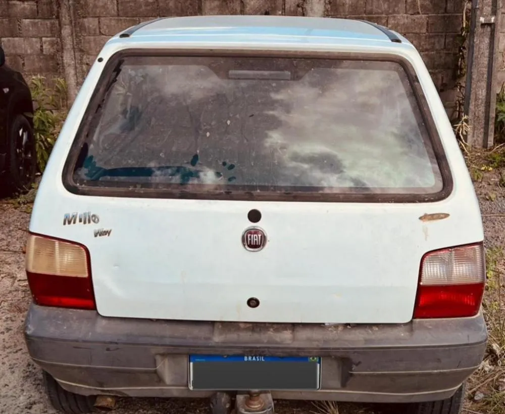 Carro furtado é recuperado após denúncia de veículo abandonado em Feira de Santana