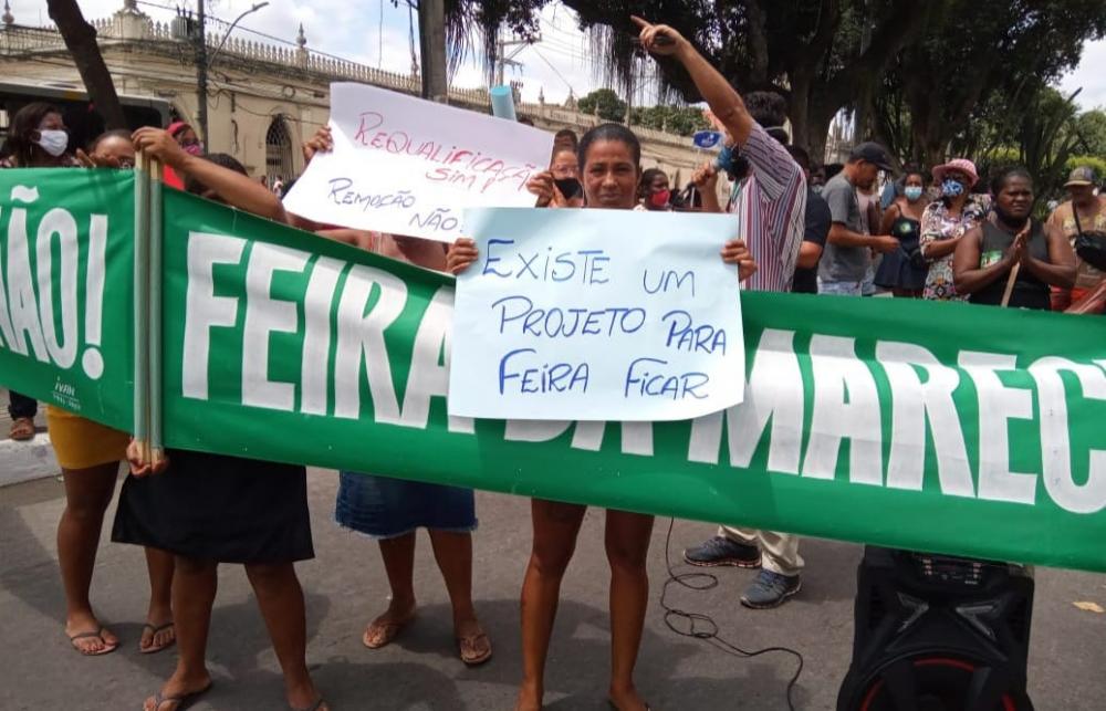 Manifestação de feirantes da Marechal causa congestionamento de centro.
