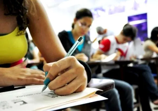 Pedidos de certificado de conclusão do Ensino Médio começam nesta semana; veja como fazer