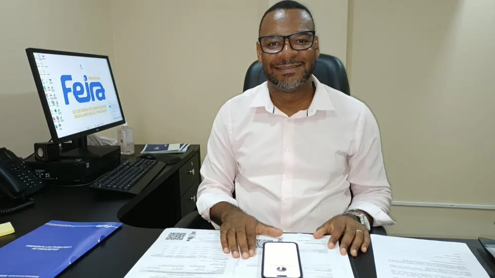 Prefeitura entrega escrituras na Rua Pato Branco e avança na regularização fundiária em Feira de Santana