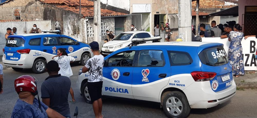 Policial baleado e bandido morto em tentativa de assalto nesta segunda (27)