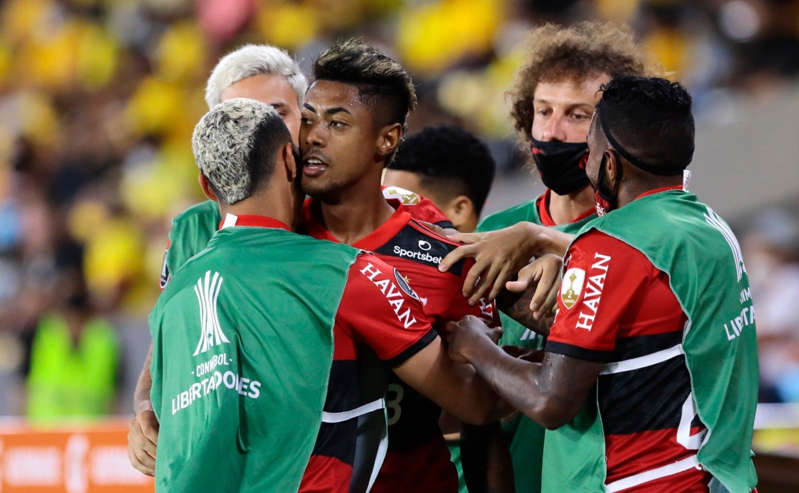 Flamengo vai abrir mão de 'dupla' que custa R$ 500 mil mensais aos cofres do clube