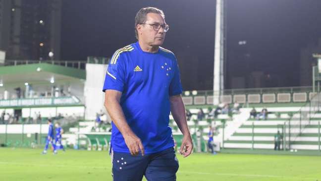 Luxemburgo joga a toalha e vê Cruzeiro sem chances de subir
