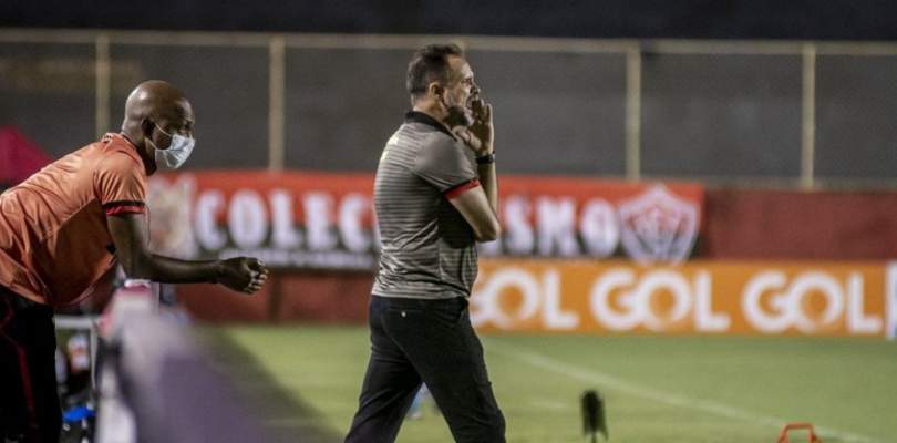 Wagner Lopes pede desculpas ao torcedor do Vitória após derrota diante do Goiás