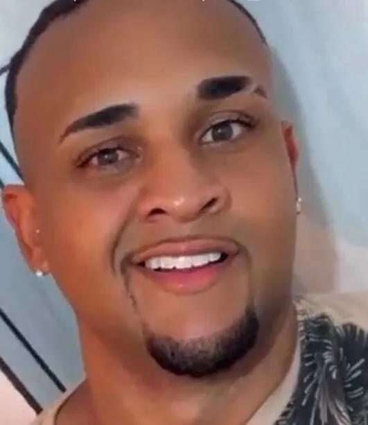 Jovem é executado quando segurava criança nos braços na rua Nova