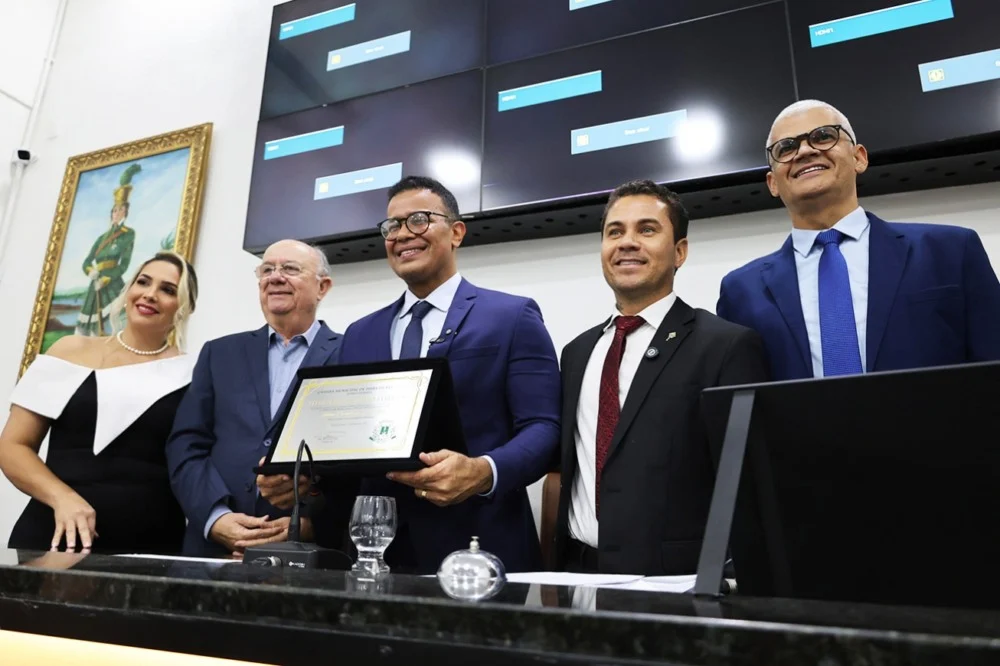 Câmara Municipal concede título de Cidadão Feirense a ex-prefeito de Araci