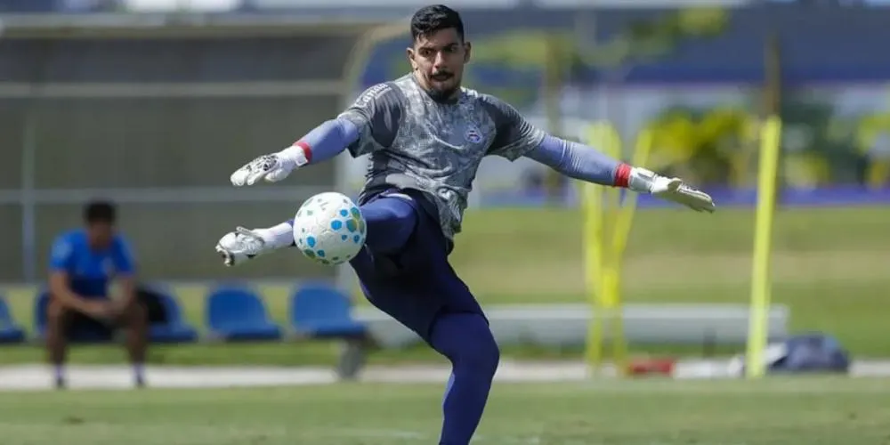 Fora do jogo contra o Botafogo, João Paulo não veste mais a camisa do Bahia; clube não exercerá compra