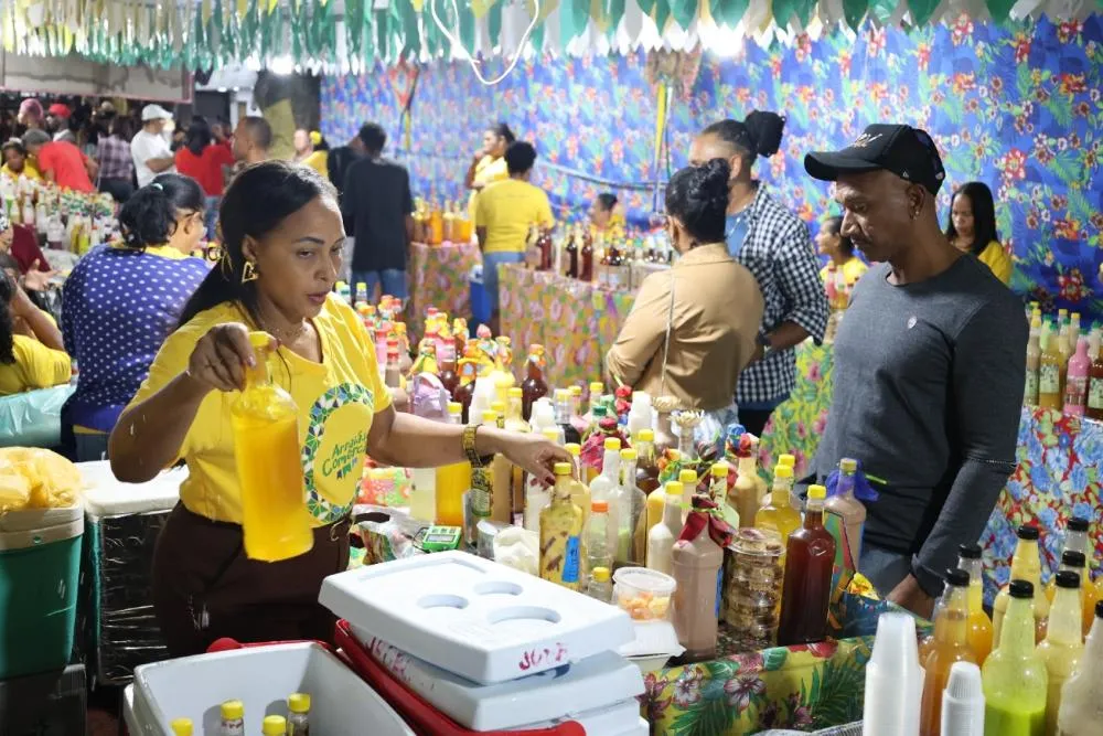 Comidas típicas e licores artesanais reforçam tradição e movimentam economia no Arraiá do Comércio